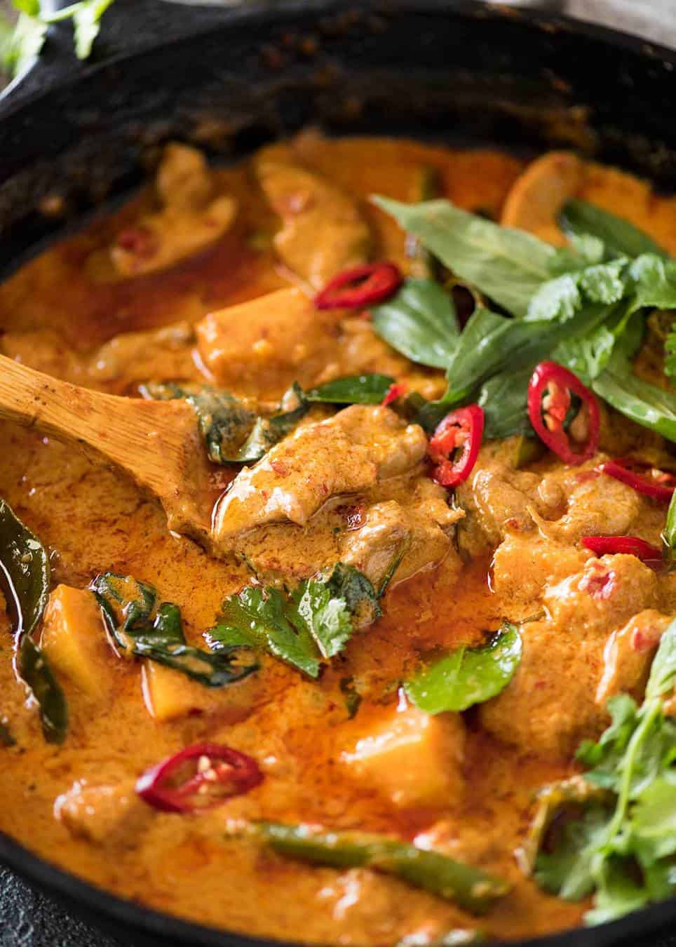 betway123泰国辣椒，泰国辣椒的鸡肉和泰国烧烤烧烤。根据世界上最著名的泰国菜的烹饪食谱。邮箱目录。